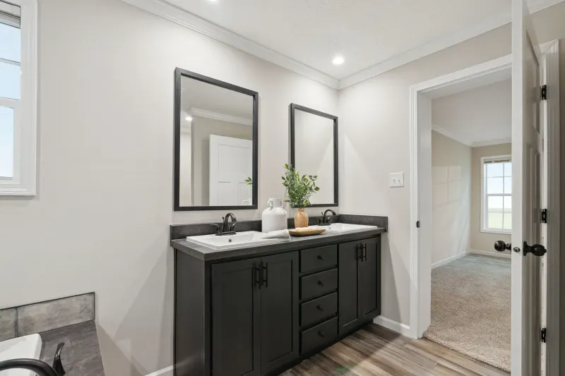 Casa grande bathroom home features