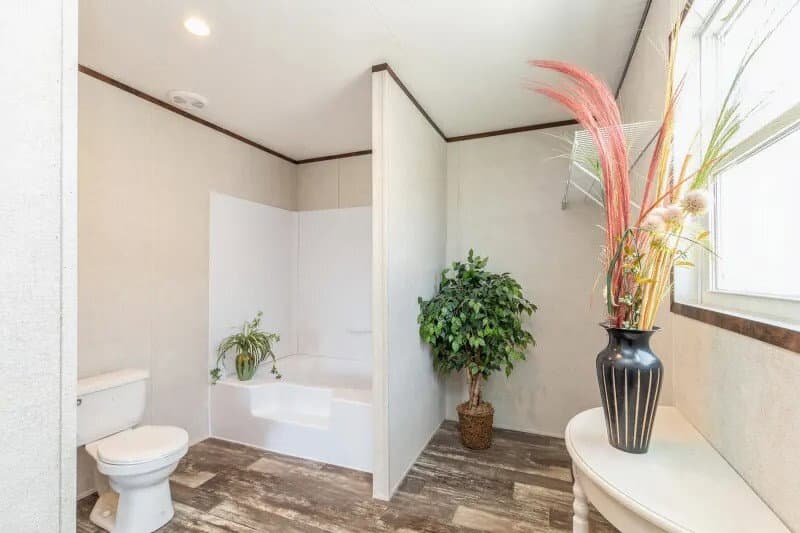 Grand bathroom home features