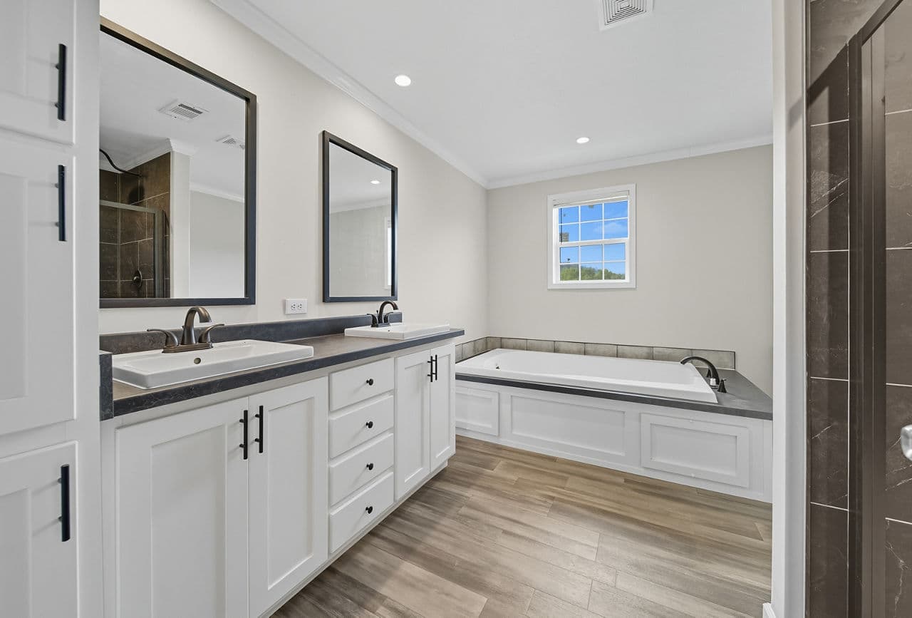 Valencia bathroom home features