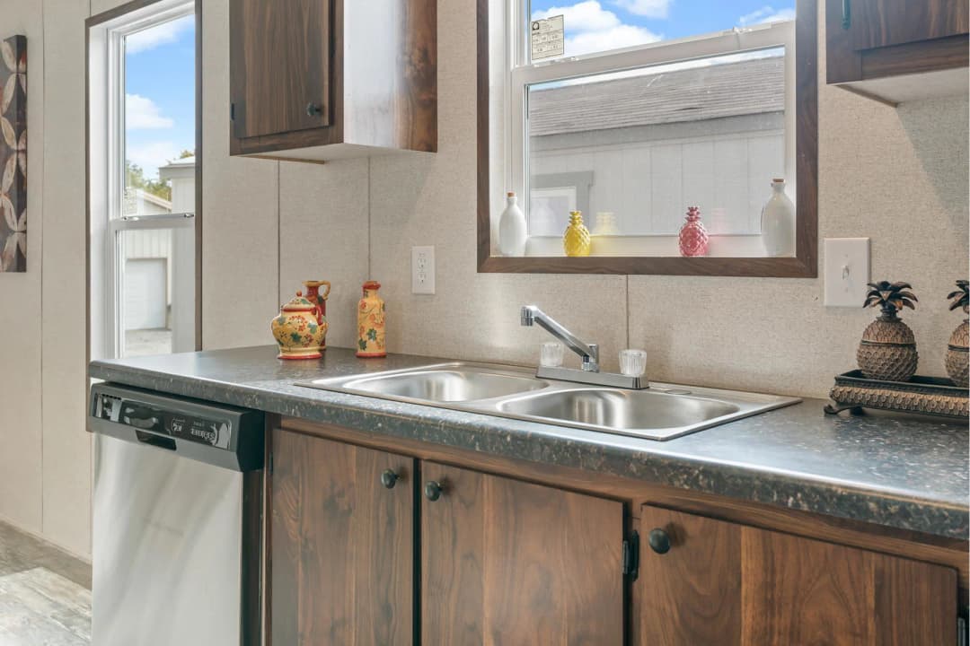 Crown kitchen home features