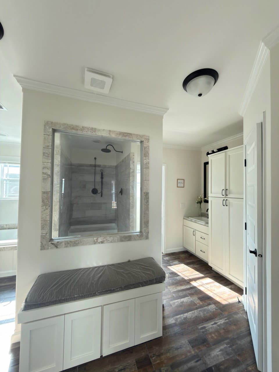 Aimon c bathroom home features