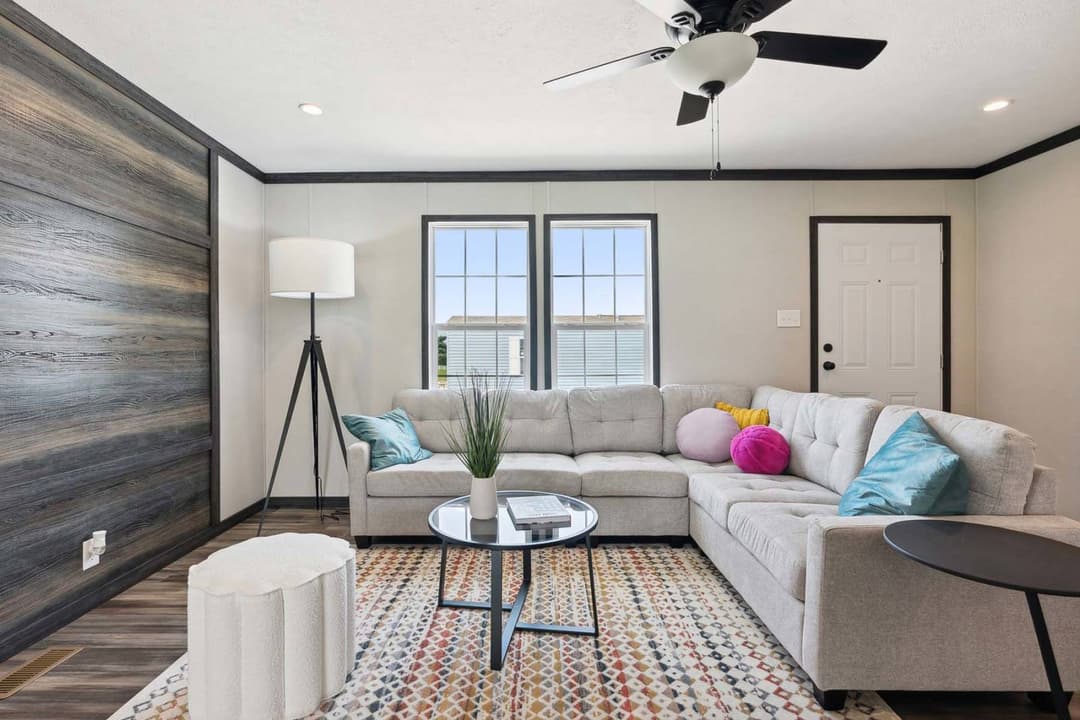 Clinch interior home features