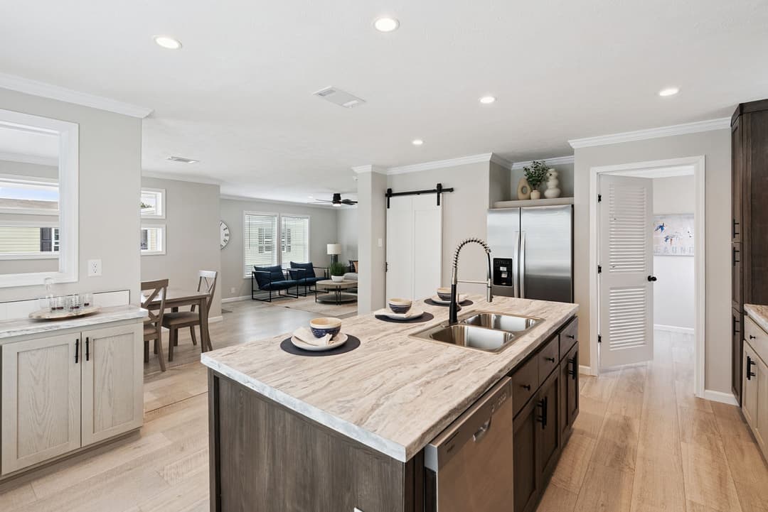 Driftwood cottage kitchen home features