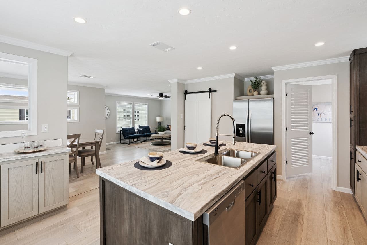 Driftwood cottage kitchen home features