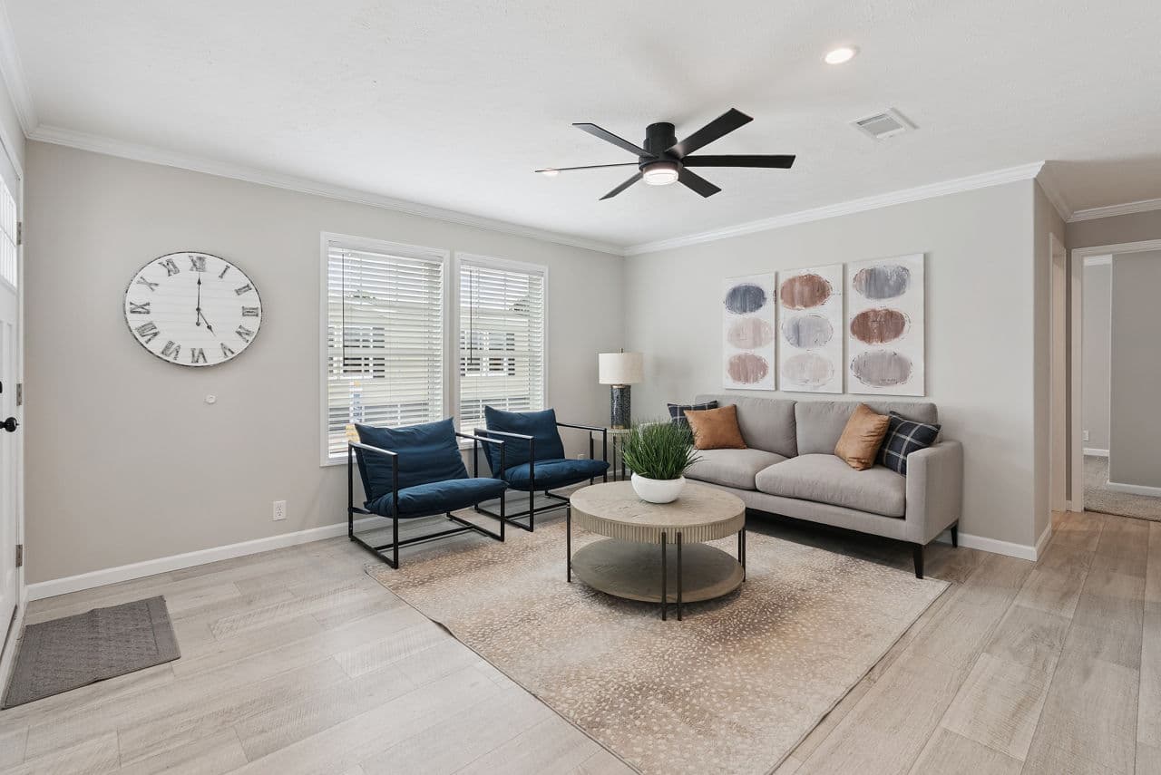 Driftwood cottage interior home features