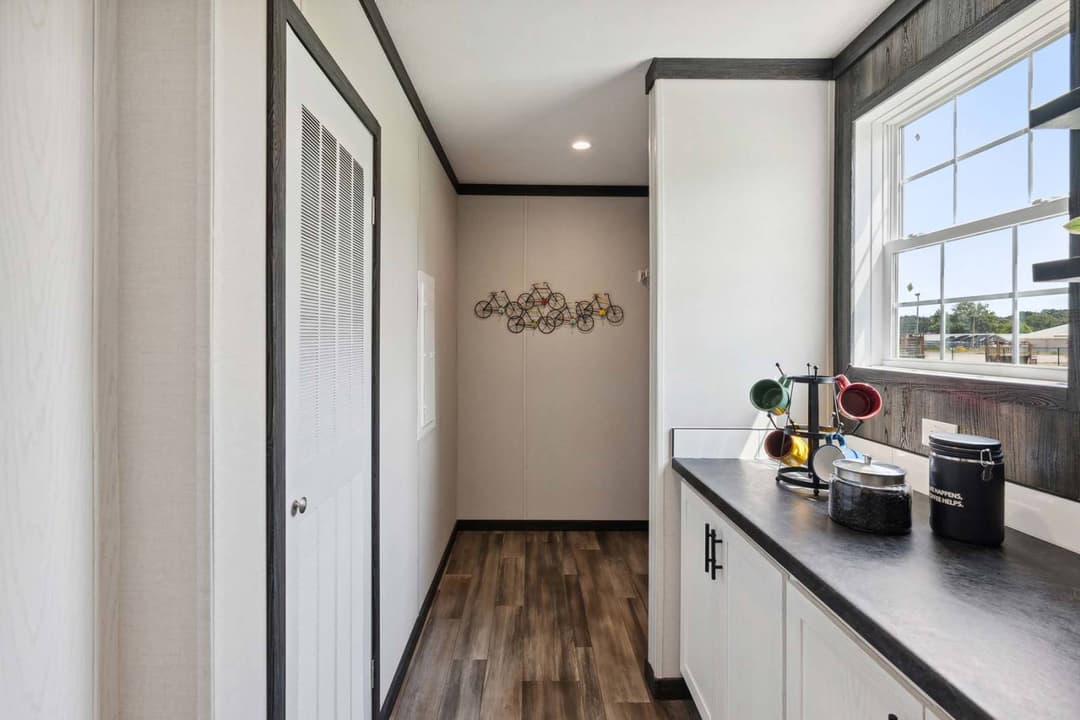 Clinch kitchen home features