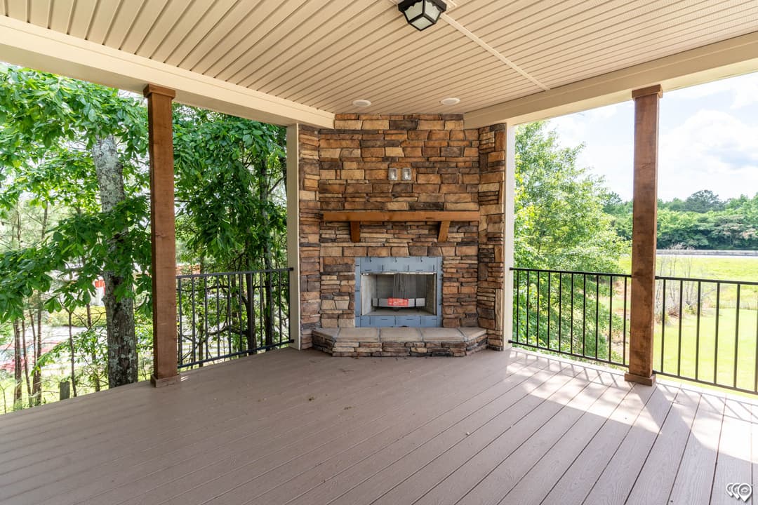 Tahoe harbor exterior home features