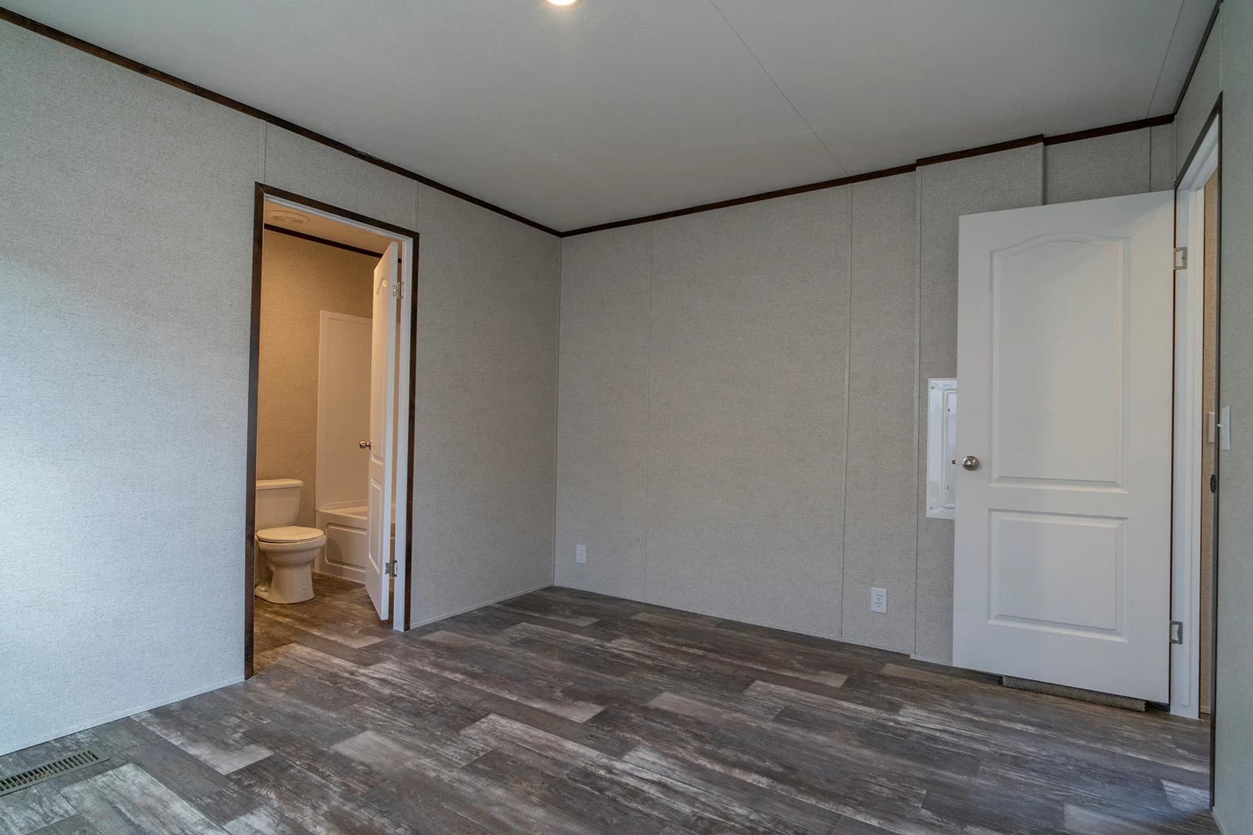 Crest bedroom home features