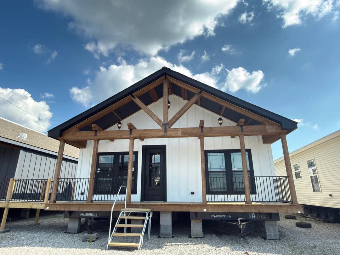 Robin's nest elevation and exterior home features