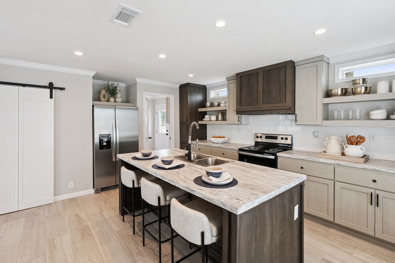 Driftwood cottage kitchen home features