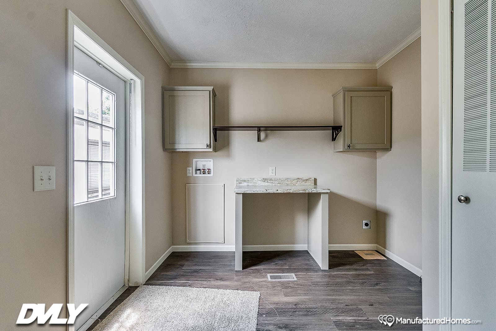 Ahaveh interior home features