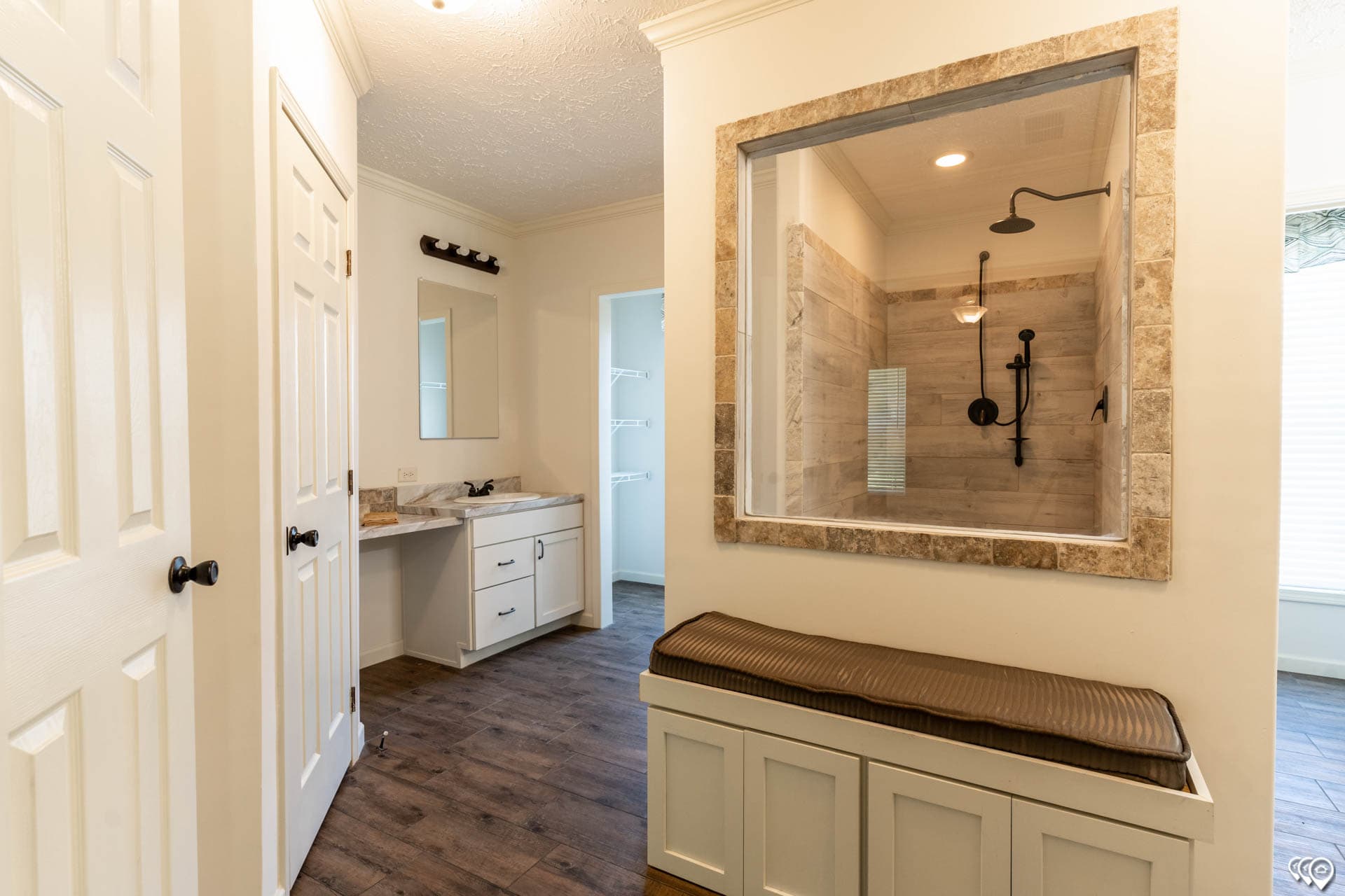 Aimon c 4br bathroom home features