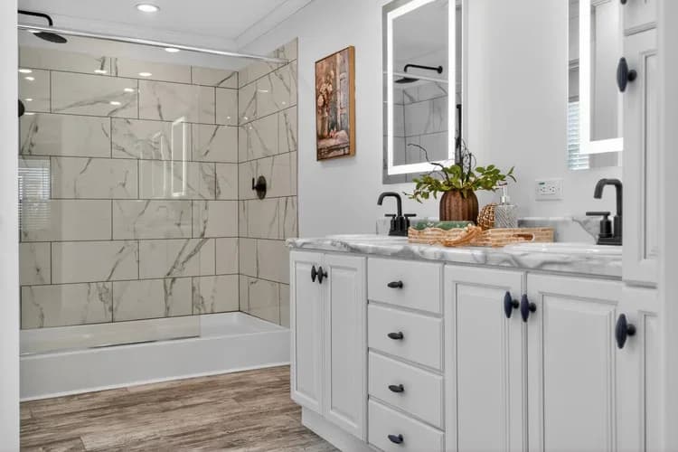 Rory bathroom home features