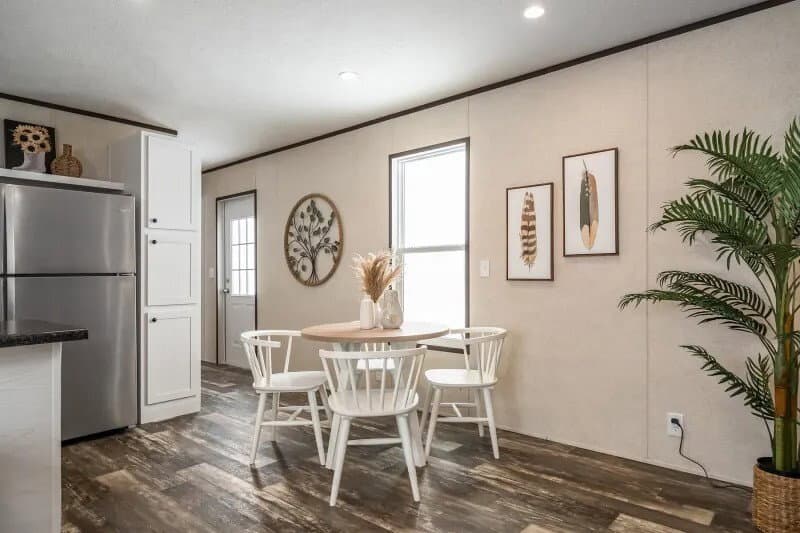 Ridge interior home features