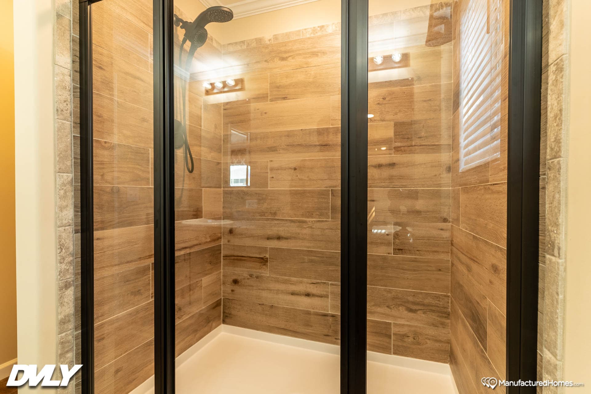 The lodge bathroom home features