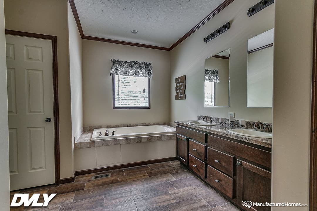 Brooks pointe bathroom home features