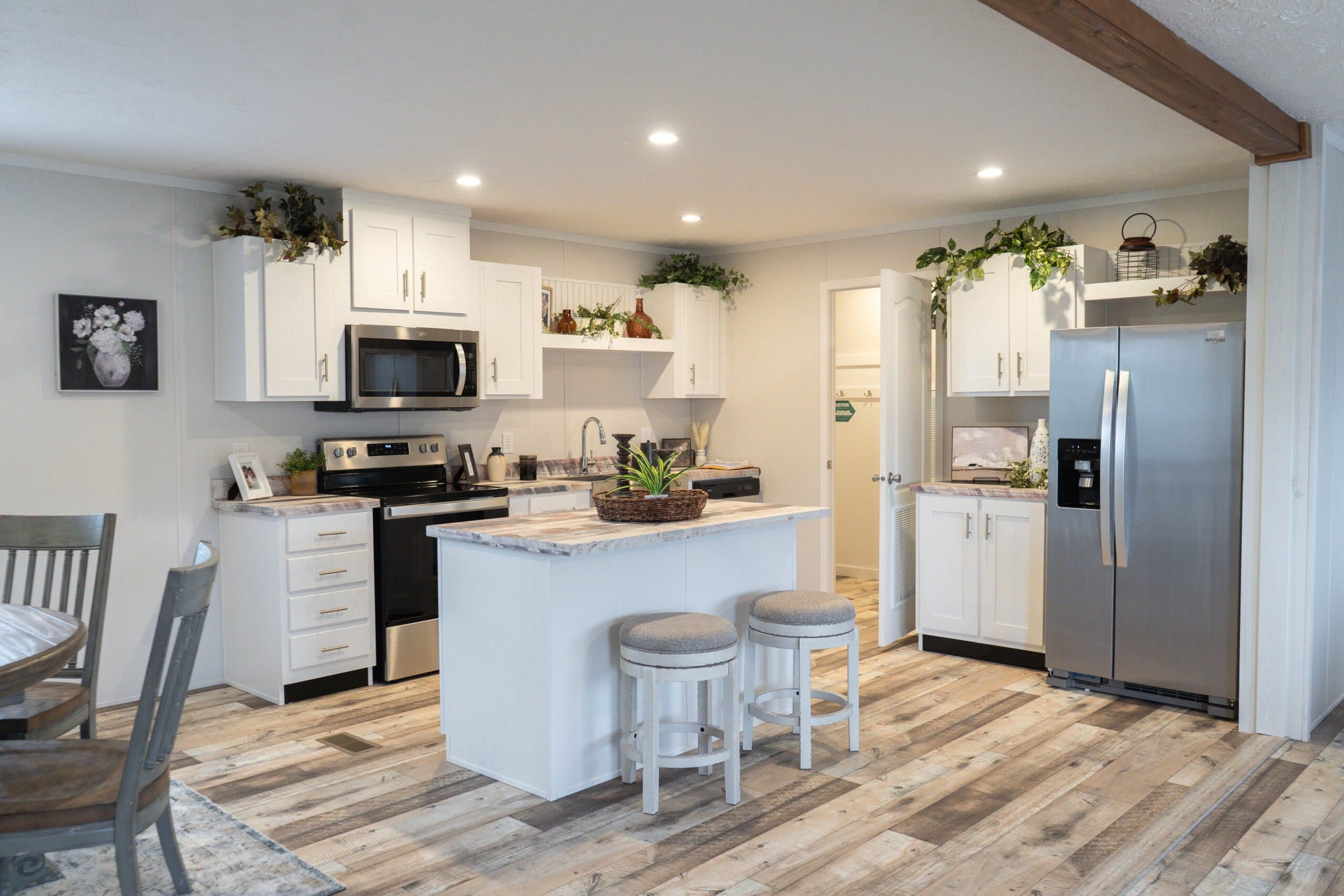 Big sky kitchen and hero home features
