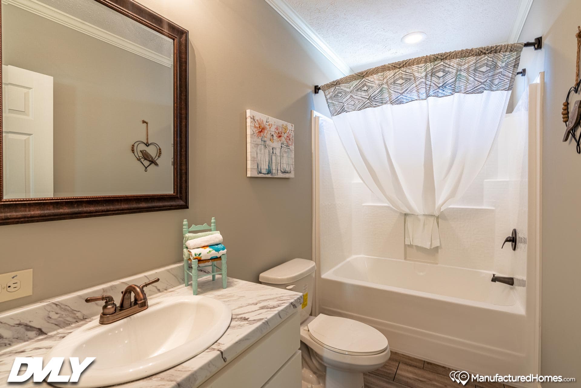 The shiloh  bathroom home features