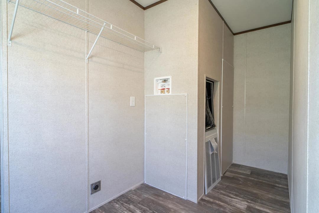 Crest interior home features