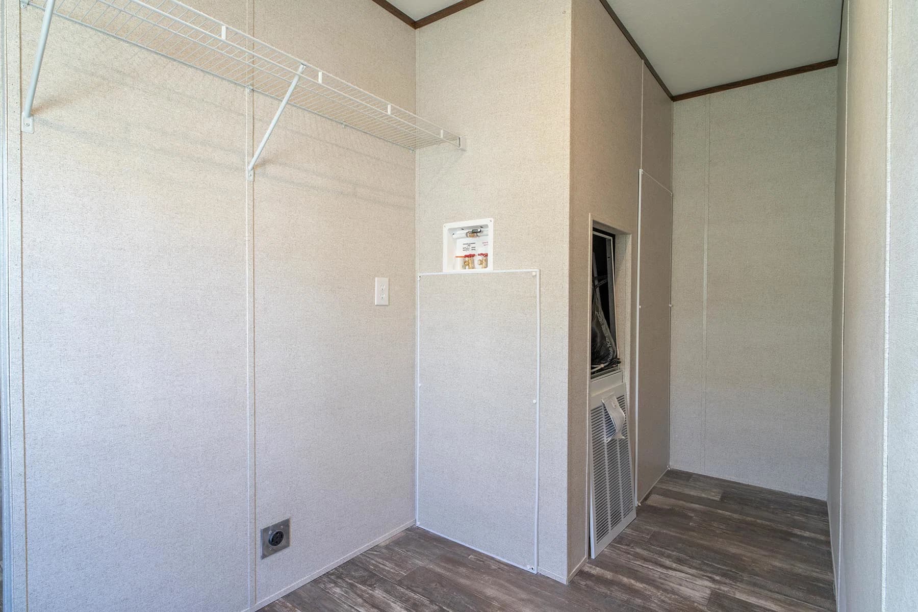 Crest interior home features