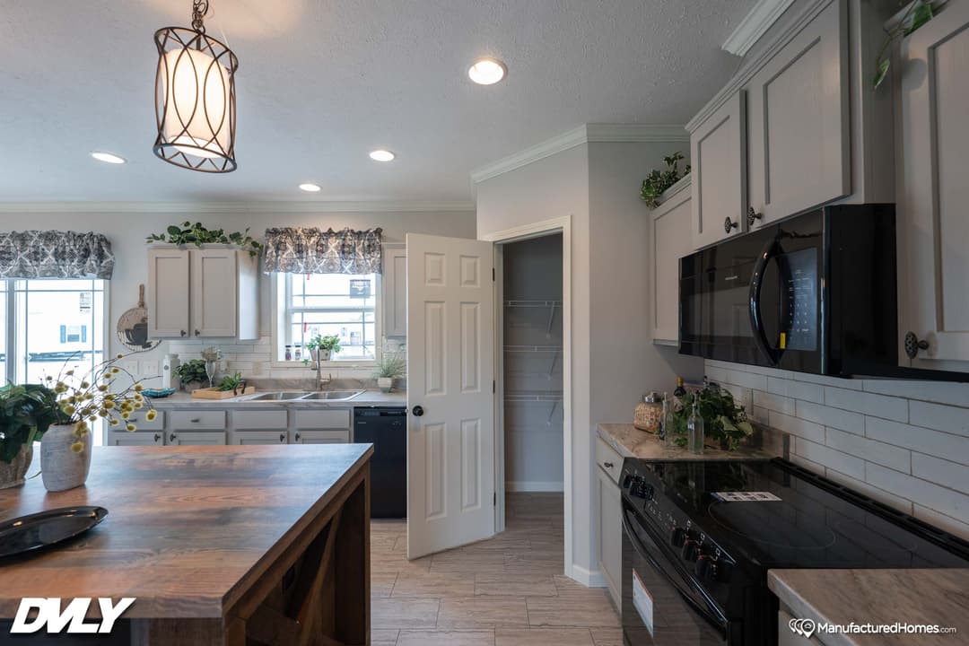 Novus kitchen home features