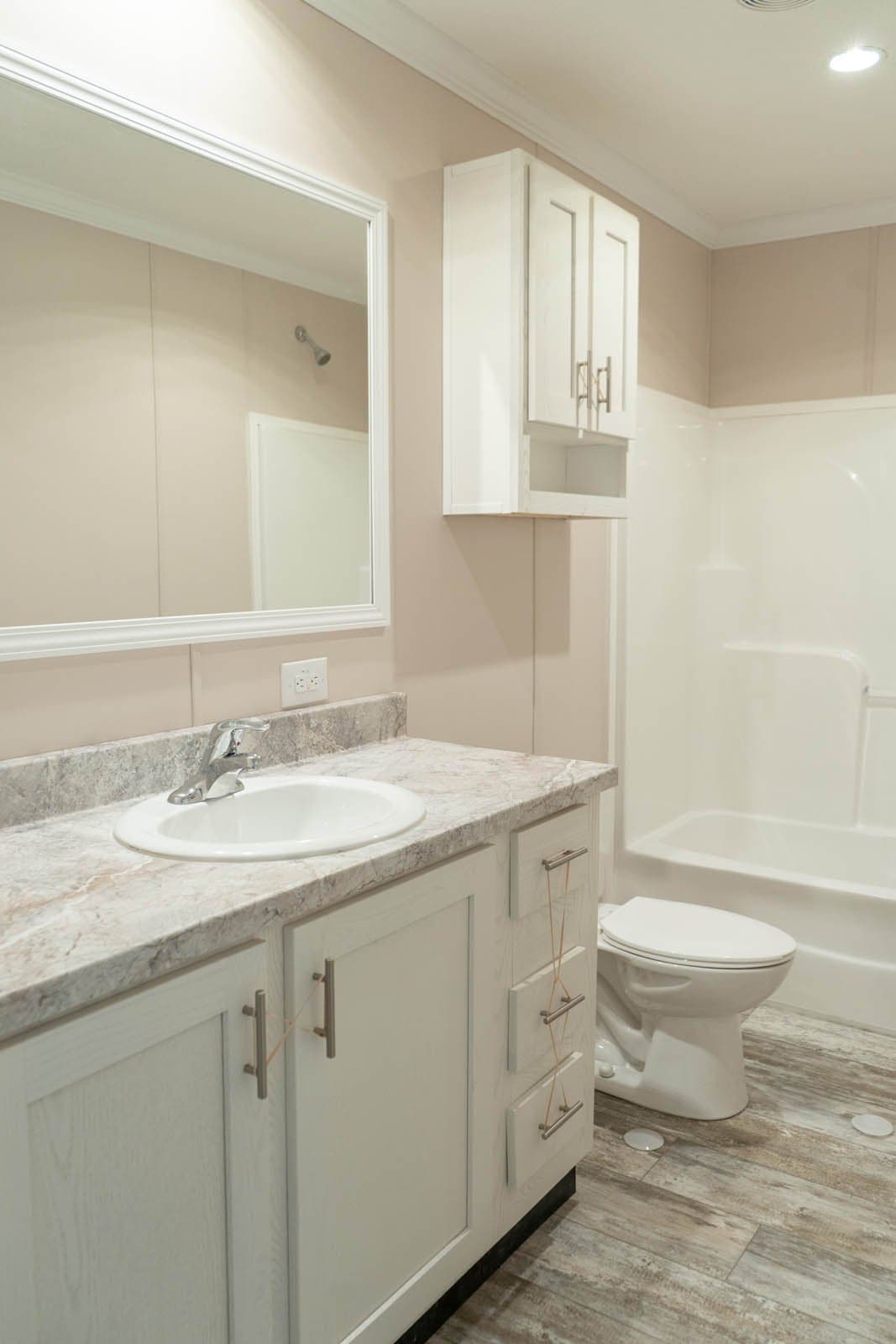 Luna bathroom home features