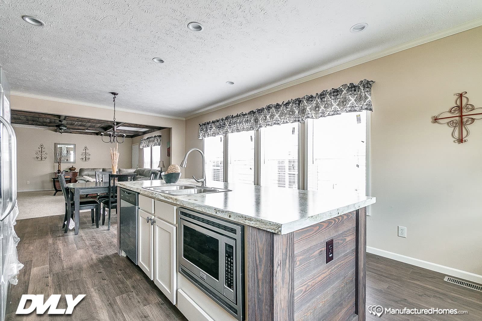 Ahaveh kitchen home features