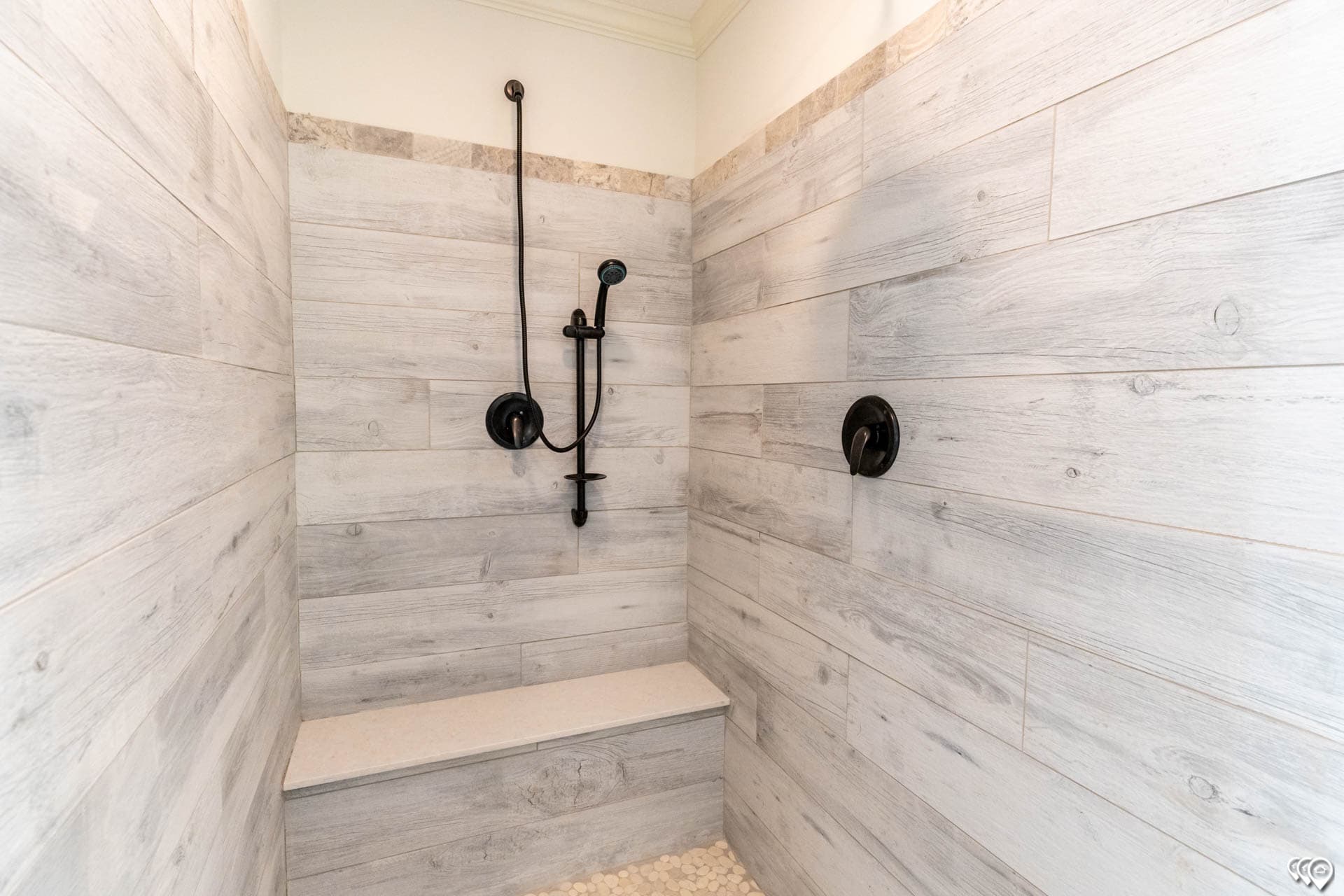 Aimon bathroom home features