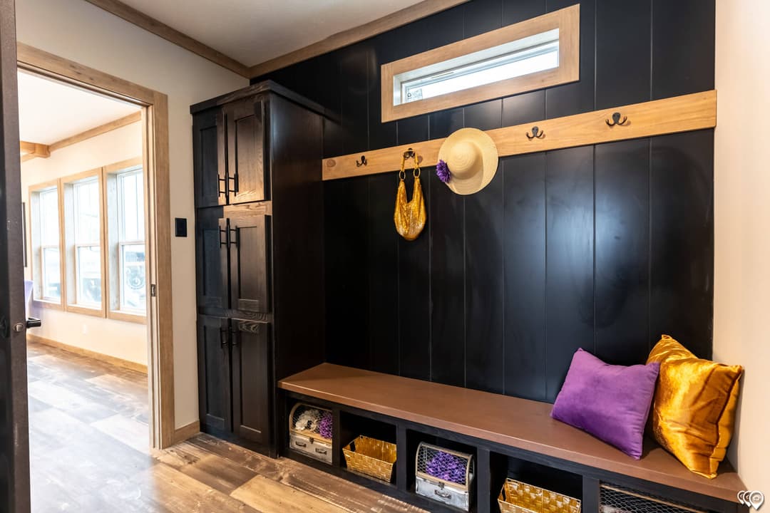 The canyon creek interior home features