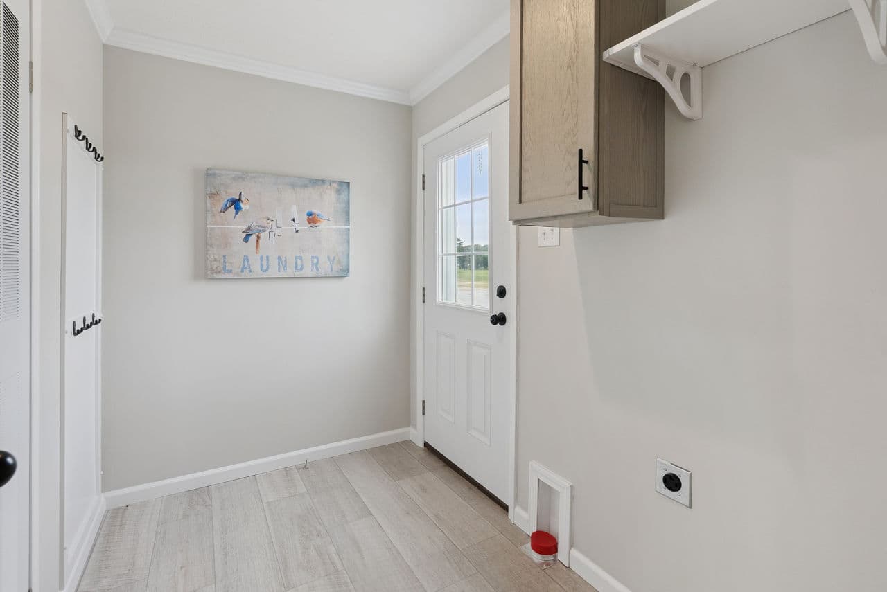 Driftwood cottage interior home features