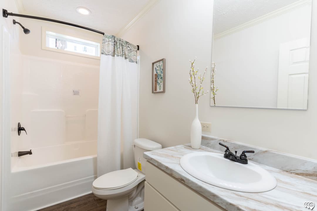 Aimon c 4br bathroom home features