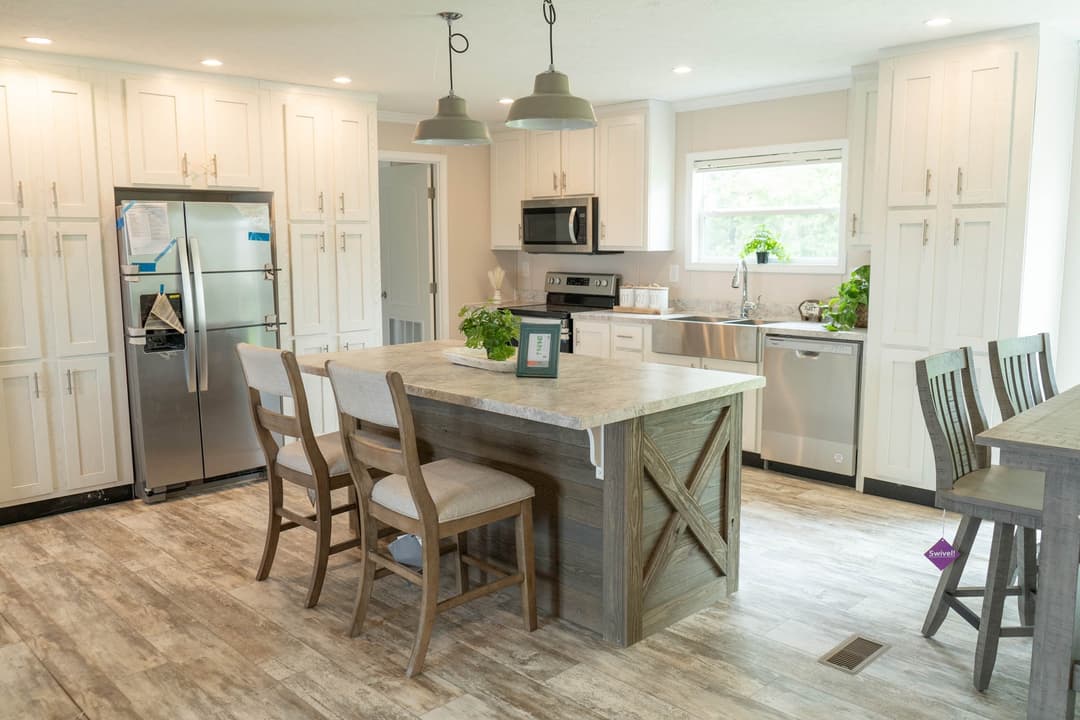 Luna hero and kitchen home features