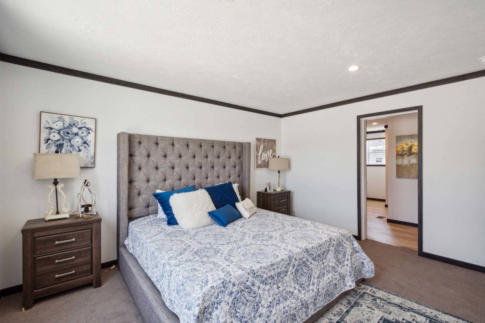 Roan bedroom home features