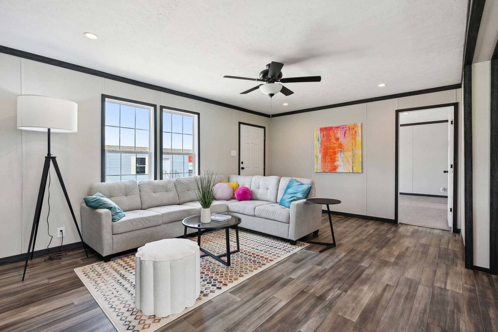 Clinch interior home features