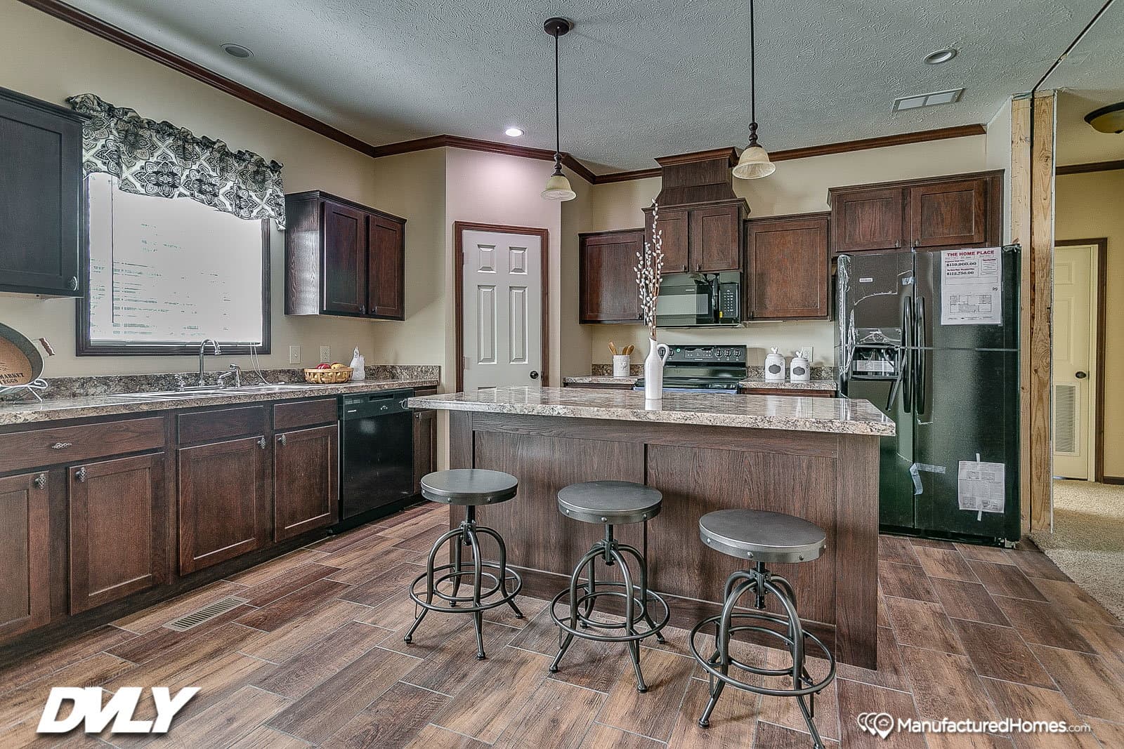 Brooks pointe kitchen home features