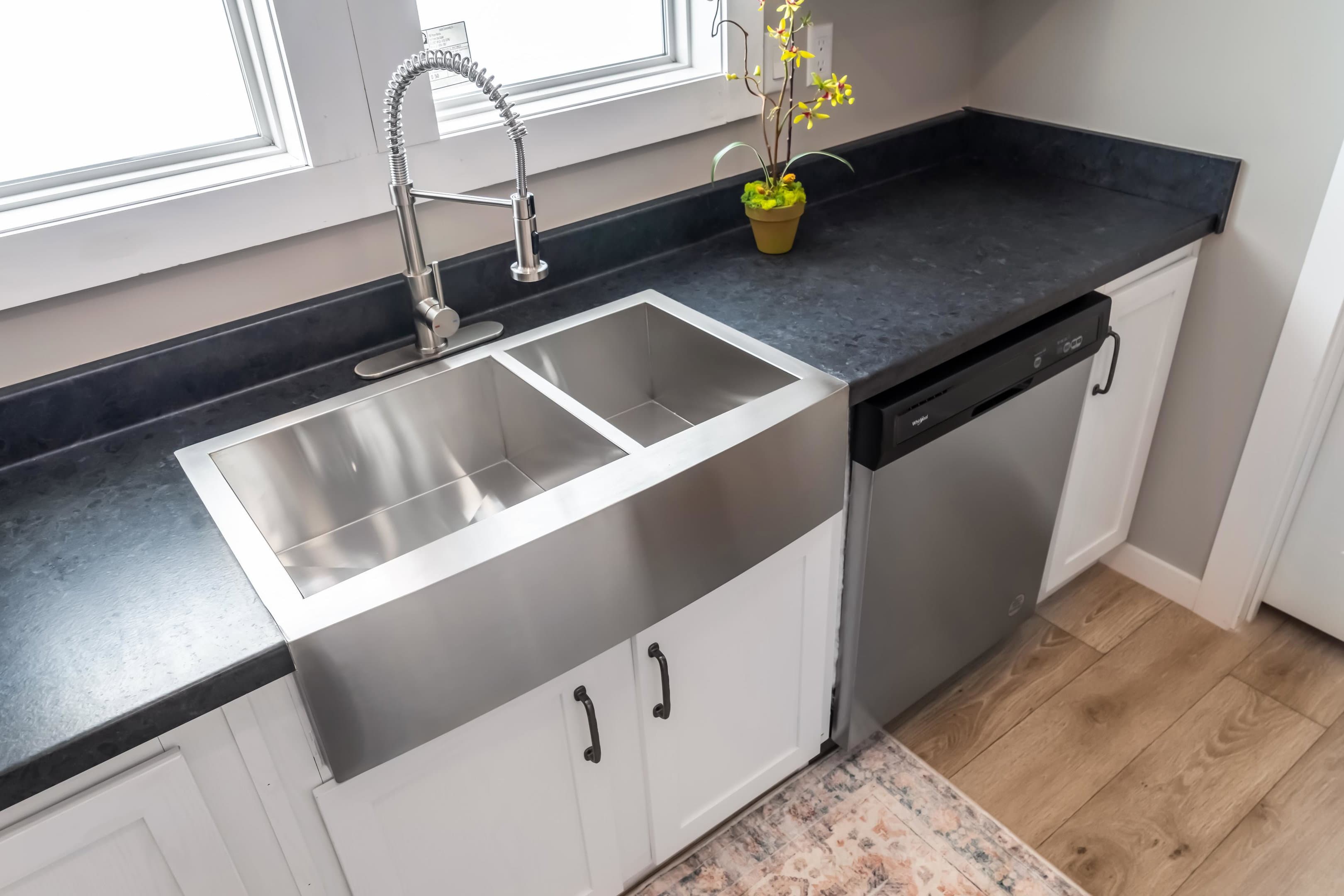 The blackwater kitchen home features