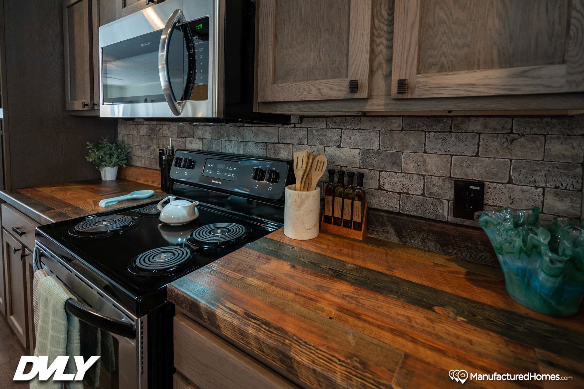 Robin's nest kitchen home features