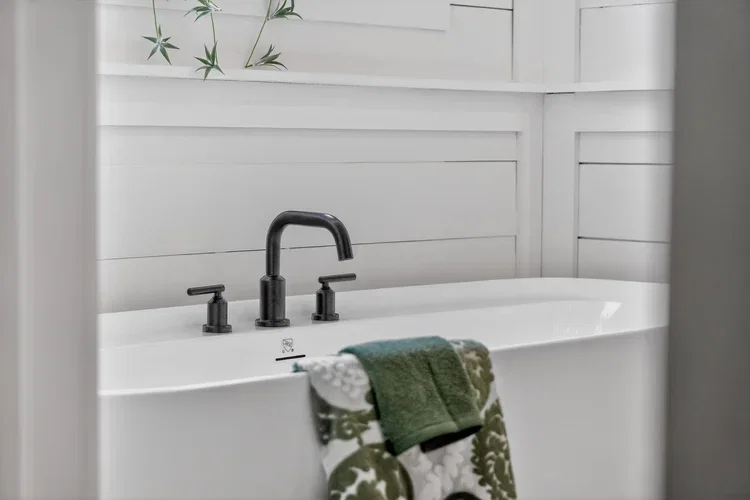 Rory bathroom home features