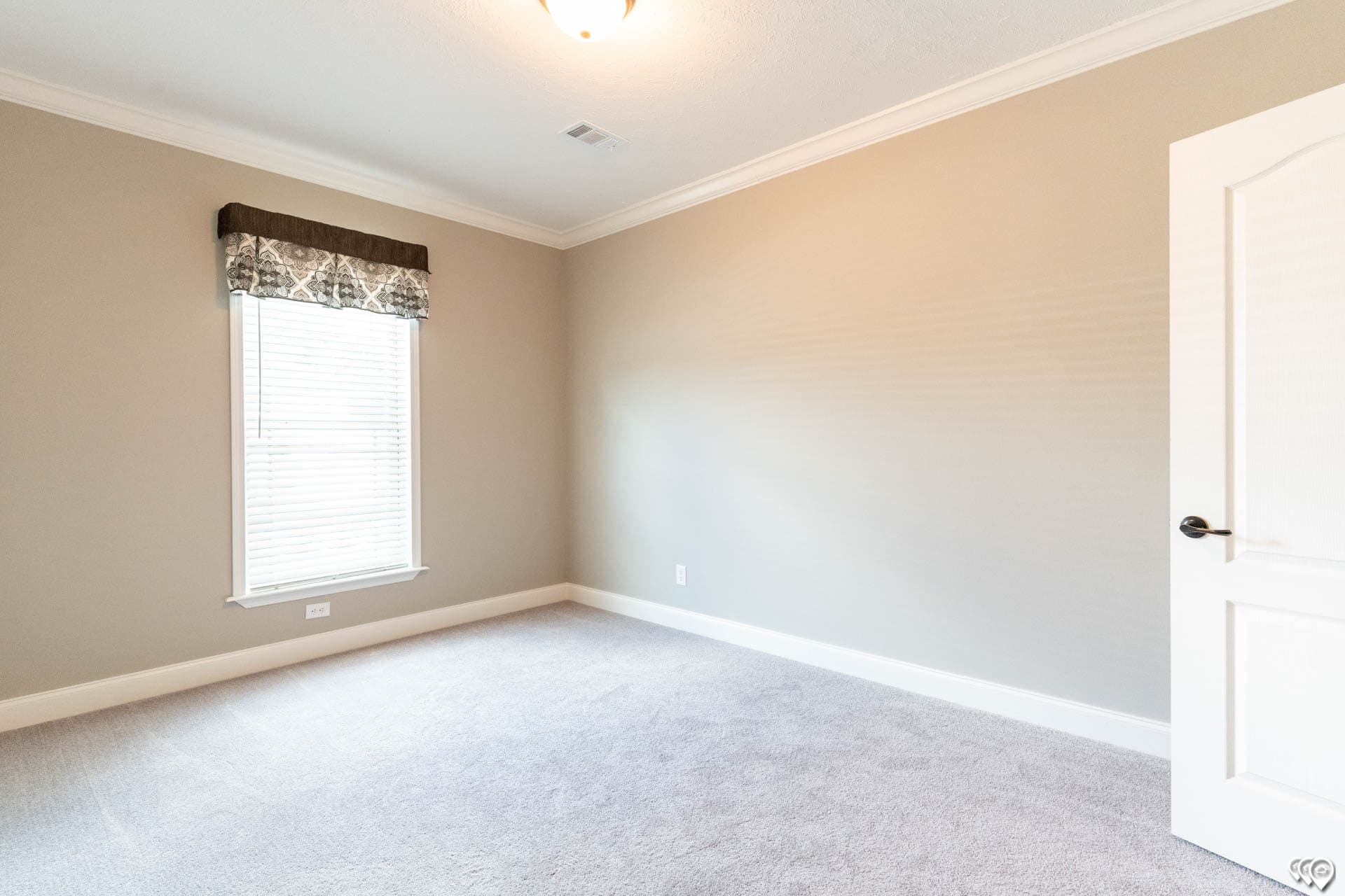 Tahoe harbor bedroom home features