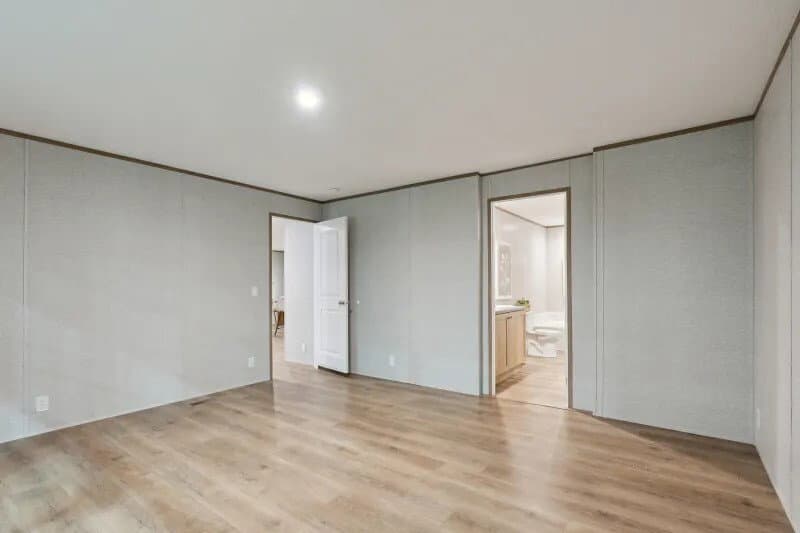 Williamsburg bedroom home features