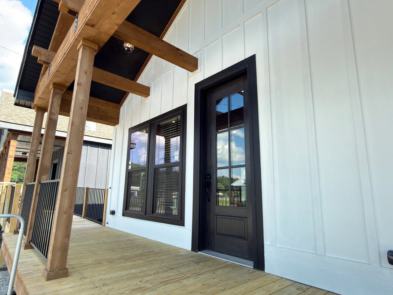 Robin's nest exterior home features