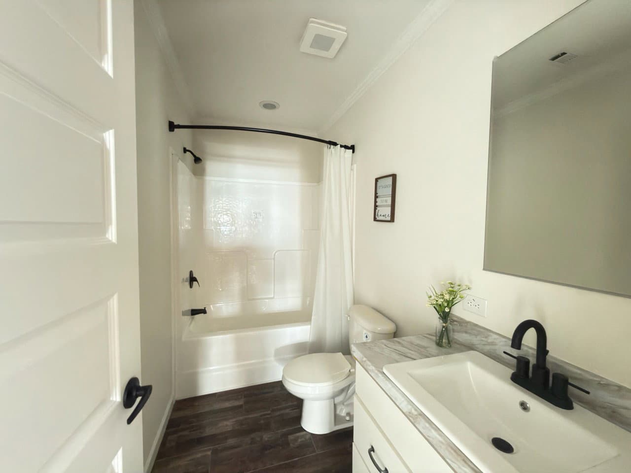 Aimon b 4br bathroom home features