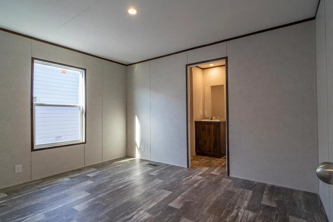 Crest bedroom home features