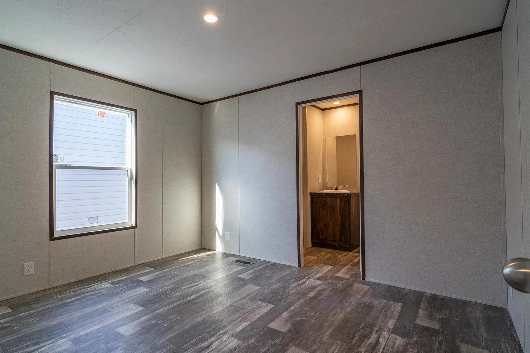 Crest bedroom home features