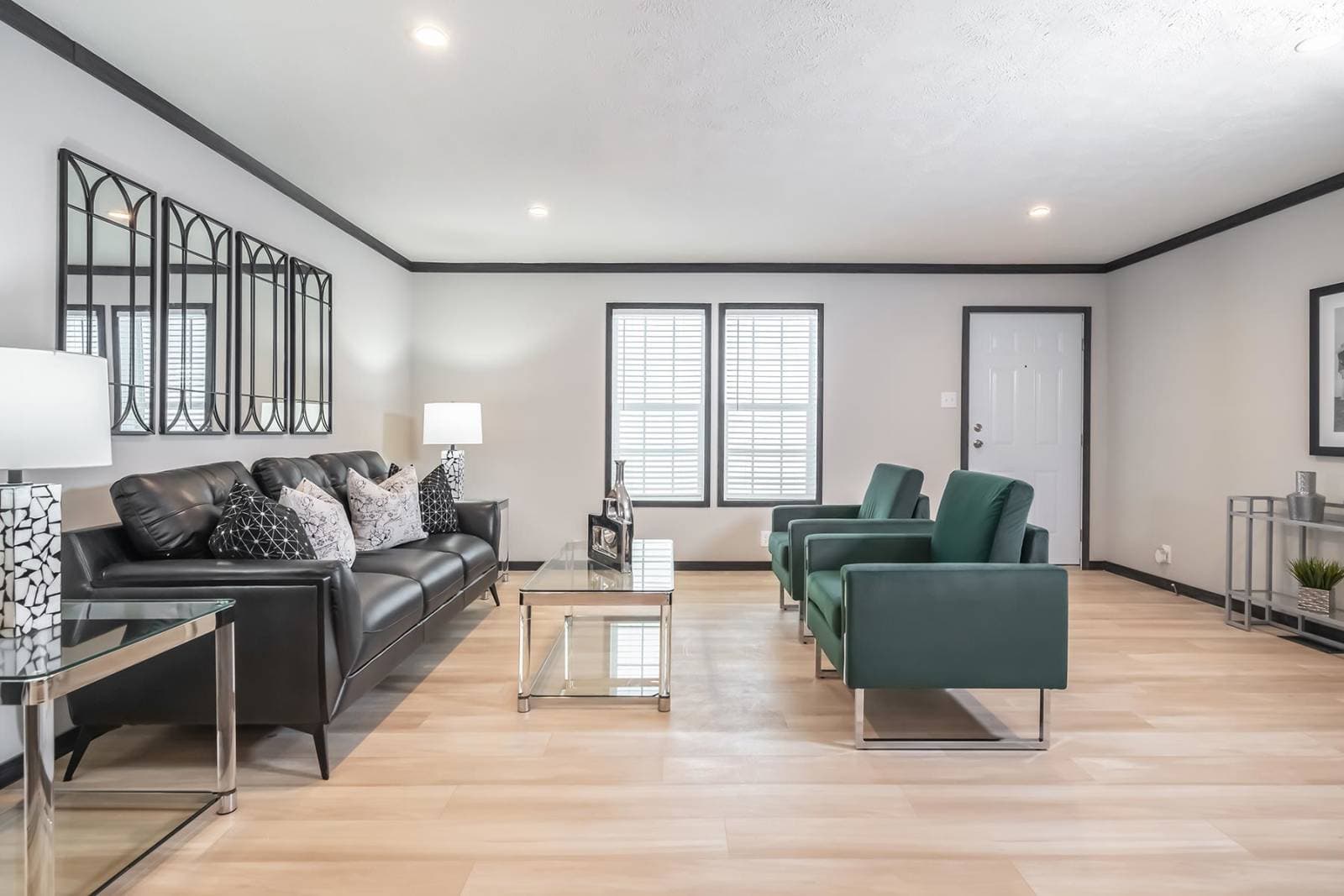 Cascade interior home features