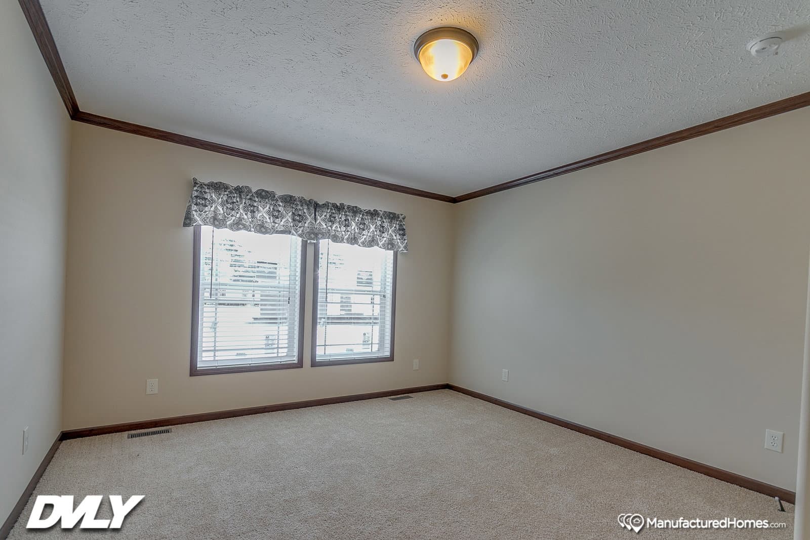 Brooks pointe bedroom home features