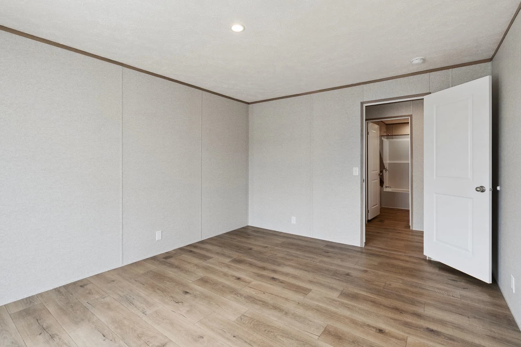 Carlisle bedroom home features