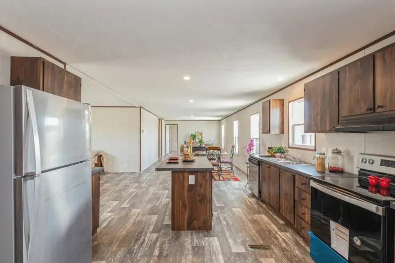 Grand kitchen home features