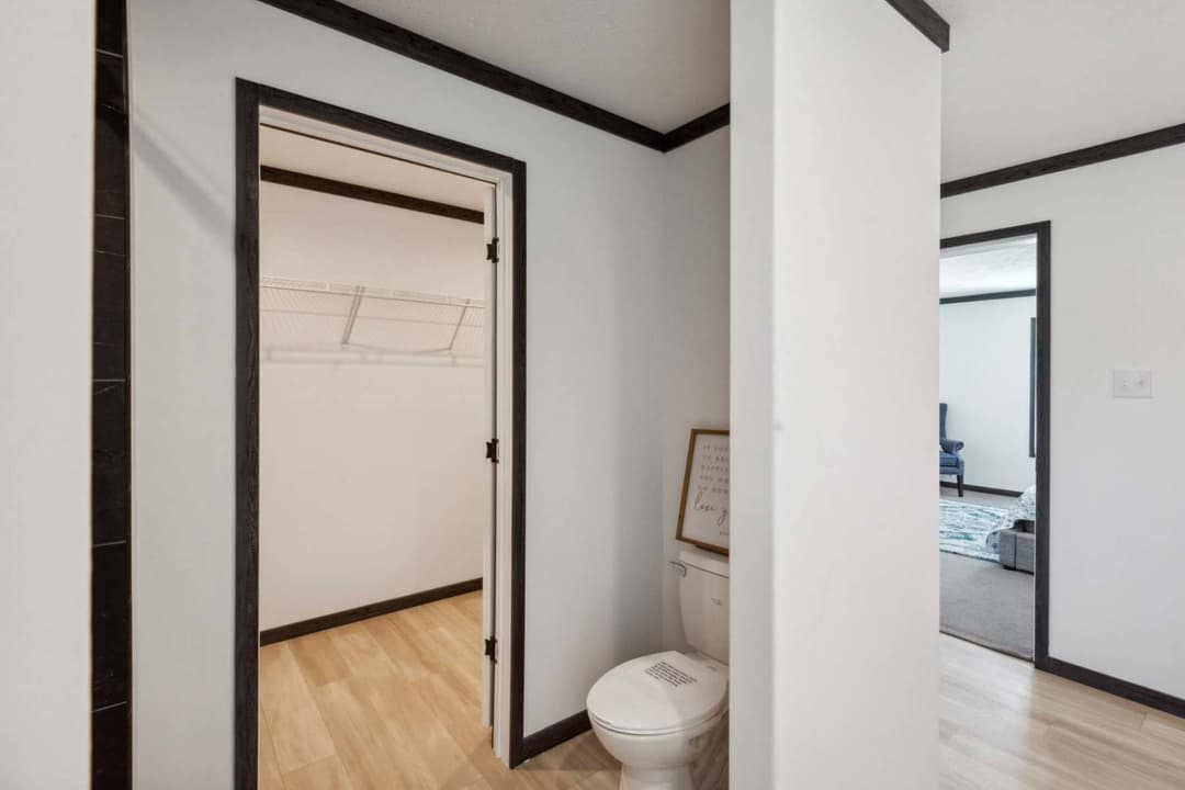 Roan bathroom home features