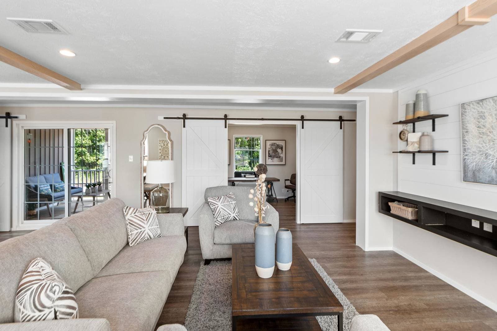 Paris interior home features